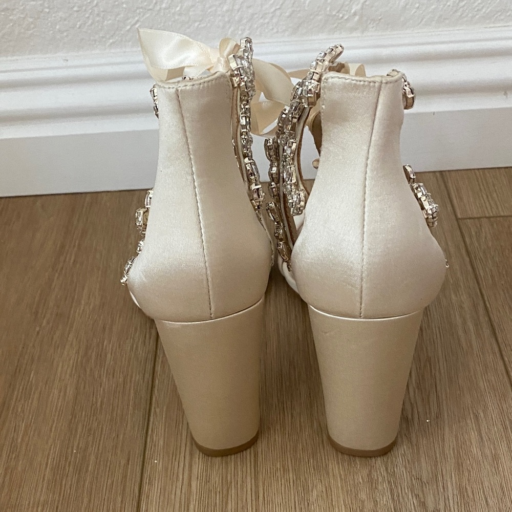 Badgley Mischka Ivory Satin Embellished Heels - Picture 8 of 15